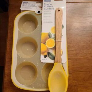 Kitchen Smart lemon pattern spoon and cupcake pan silicone wood